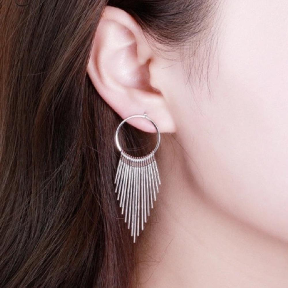 NEW!💙💎MODERN! SILVERY! 💍 RAYS!TASSEL HOOPS!💎💙 - Picture 3 of 8